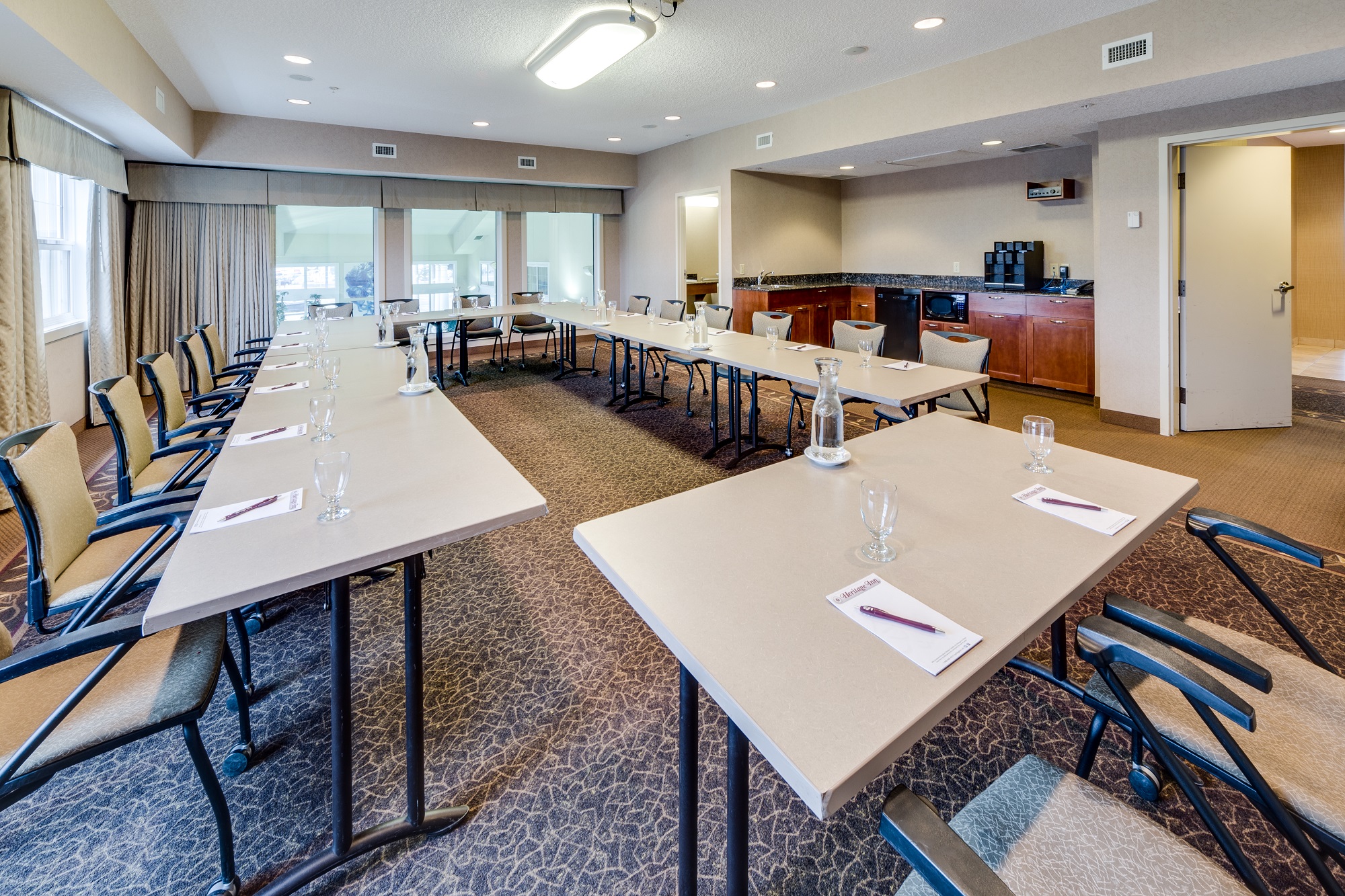 heritage-inn-suites_executive-meeting-room-resized