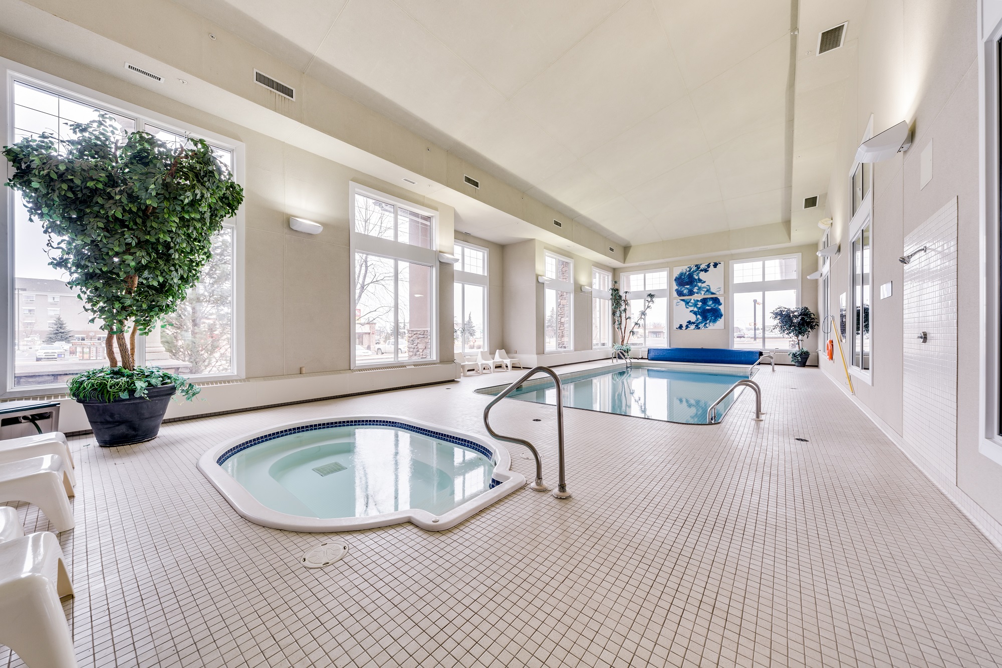 heritage-inn-suites_indoor-hot-tub-and-pool-resized